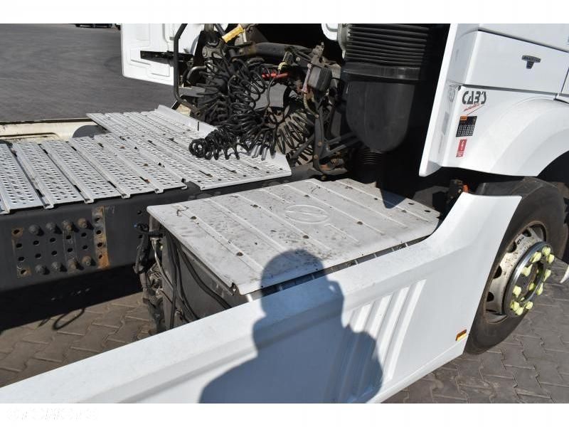 Mercedes-Benz Actros - 38