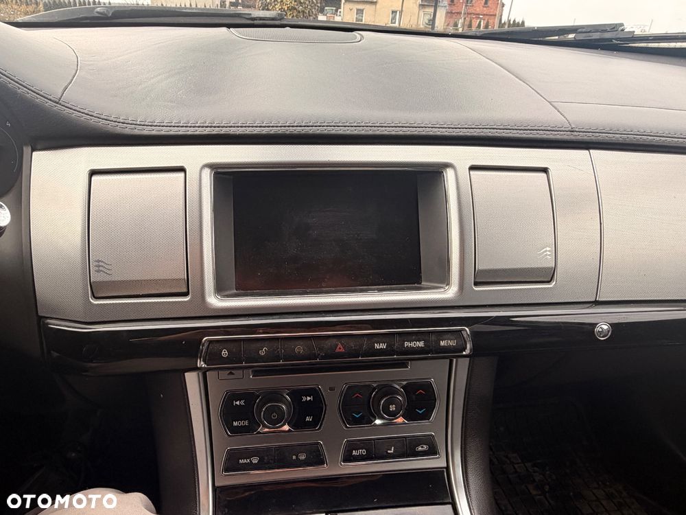 Jaguar XF 2.2 D Premium Luxury - 23