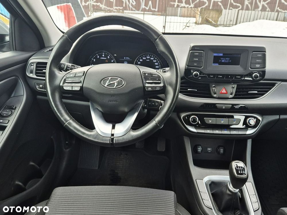 Hyundai i30 1.5 DPI Classic + - 25