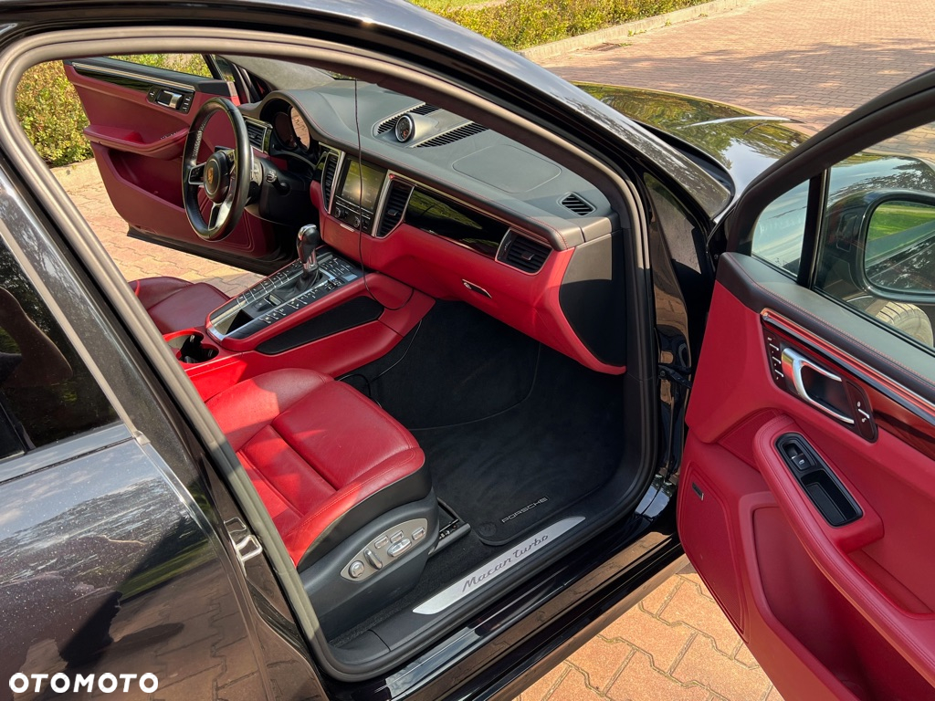Porsche Macan Turbo - 25