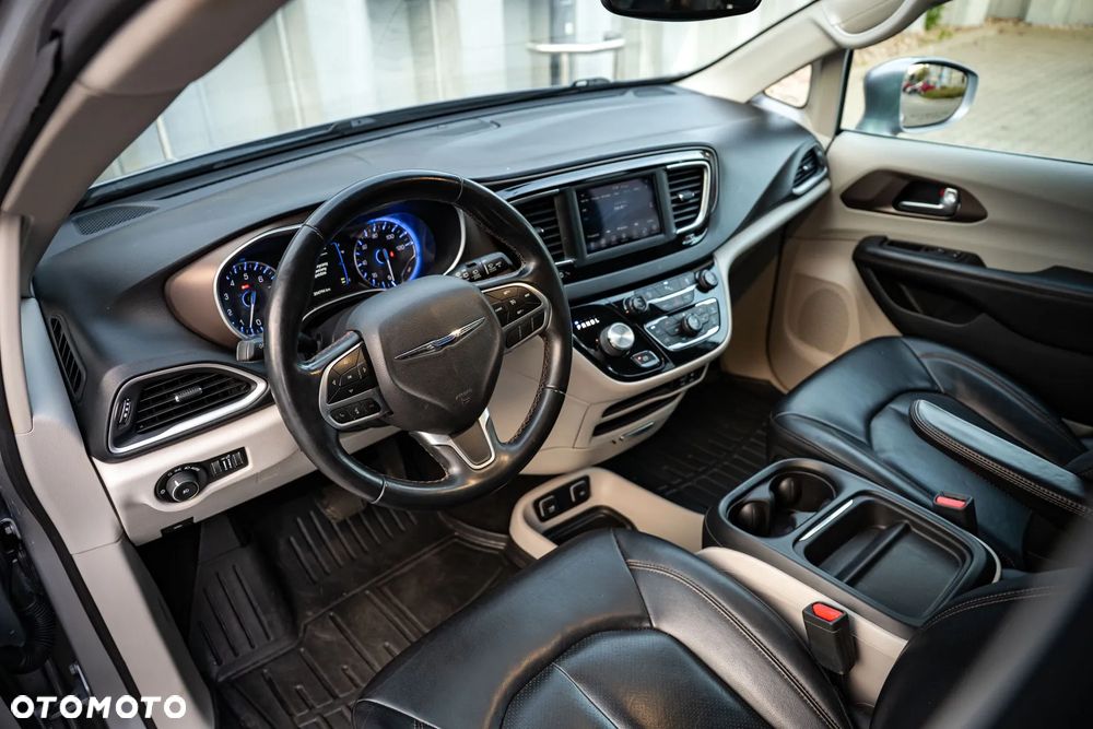 Chrysler Pacifica - 9