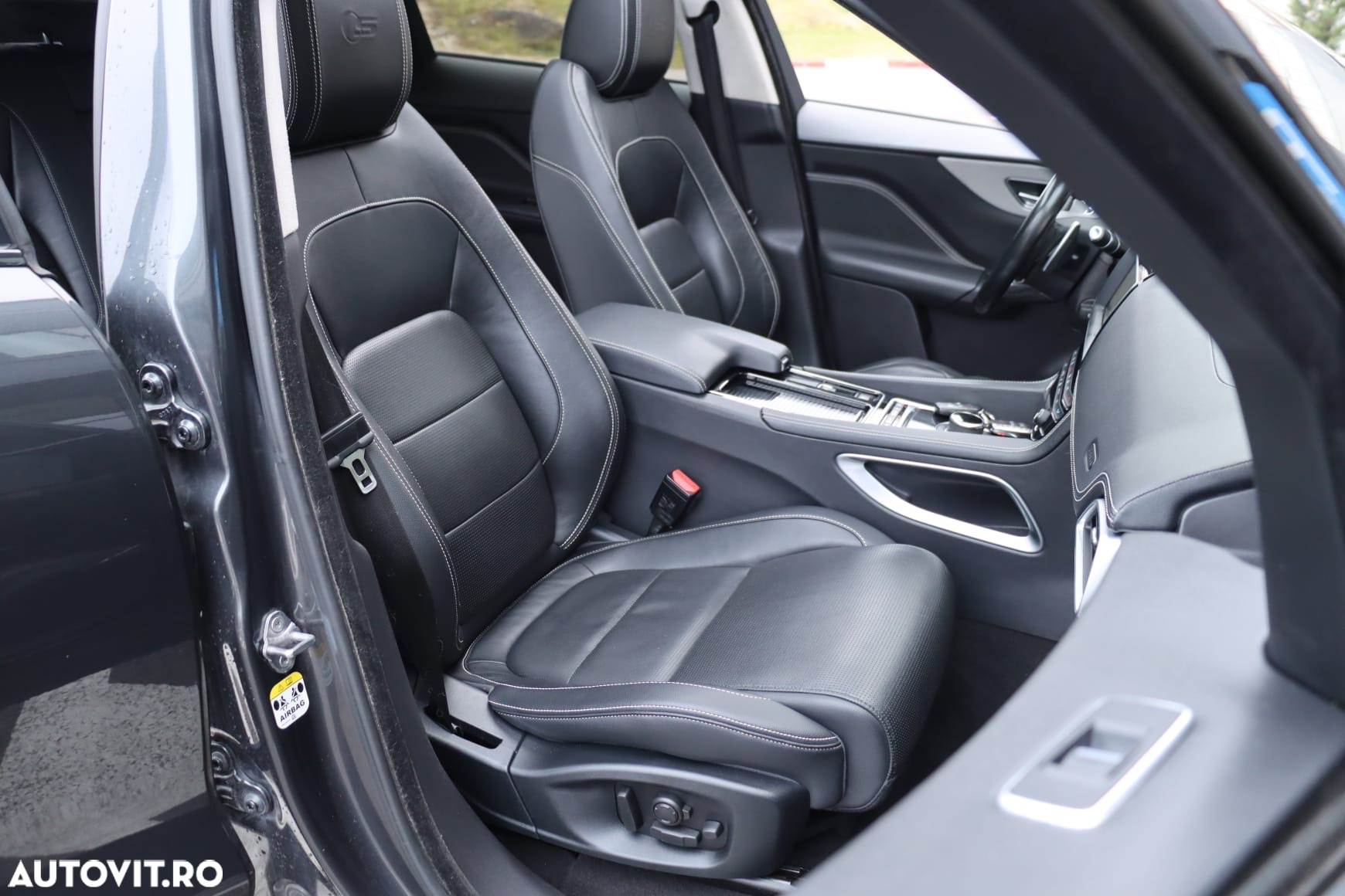 Jaguar F-Pace D300 AWD R-Dynamic S - 14