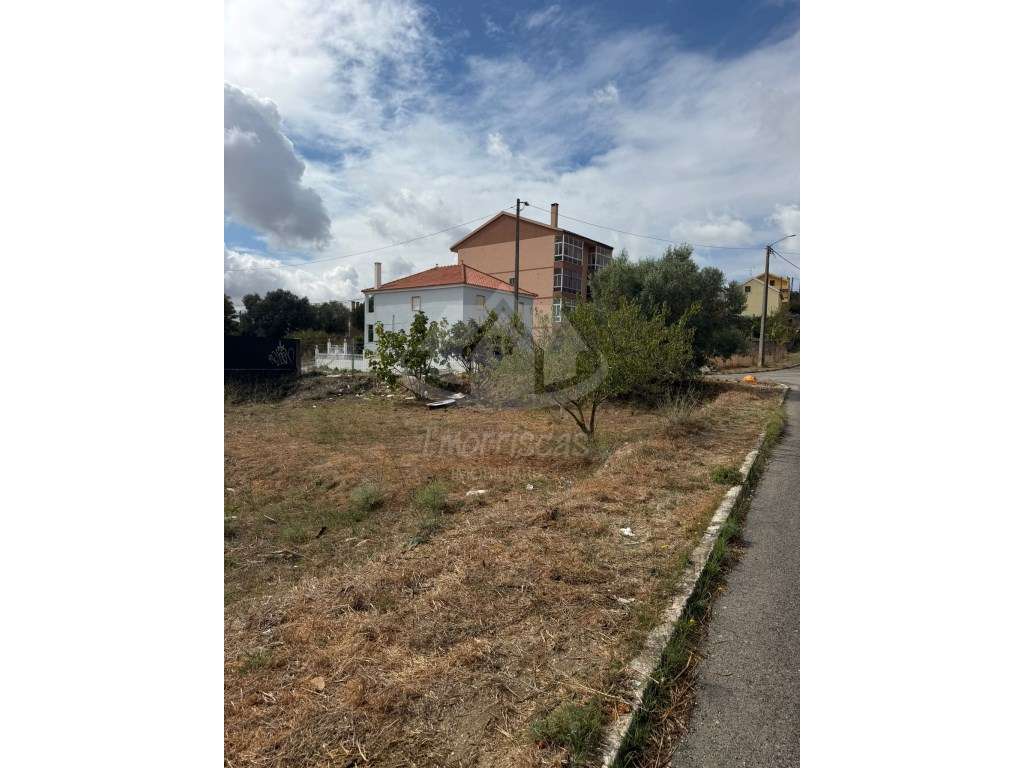 Terreno de gaveto em fase de legalização com 300 m² na Portela da A... - Grande imagem: 4/8