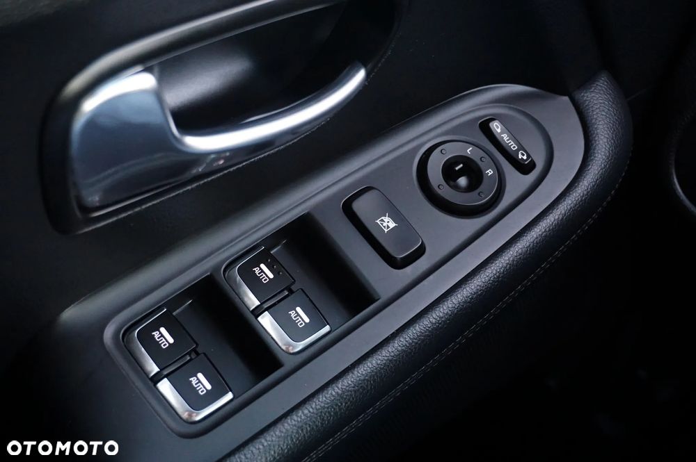 Kia Carens 1.6 GDI Dream Team Edition - 38