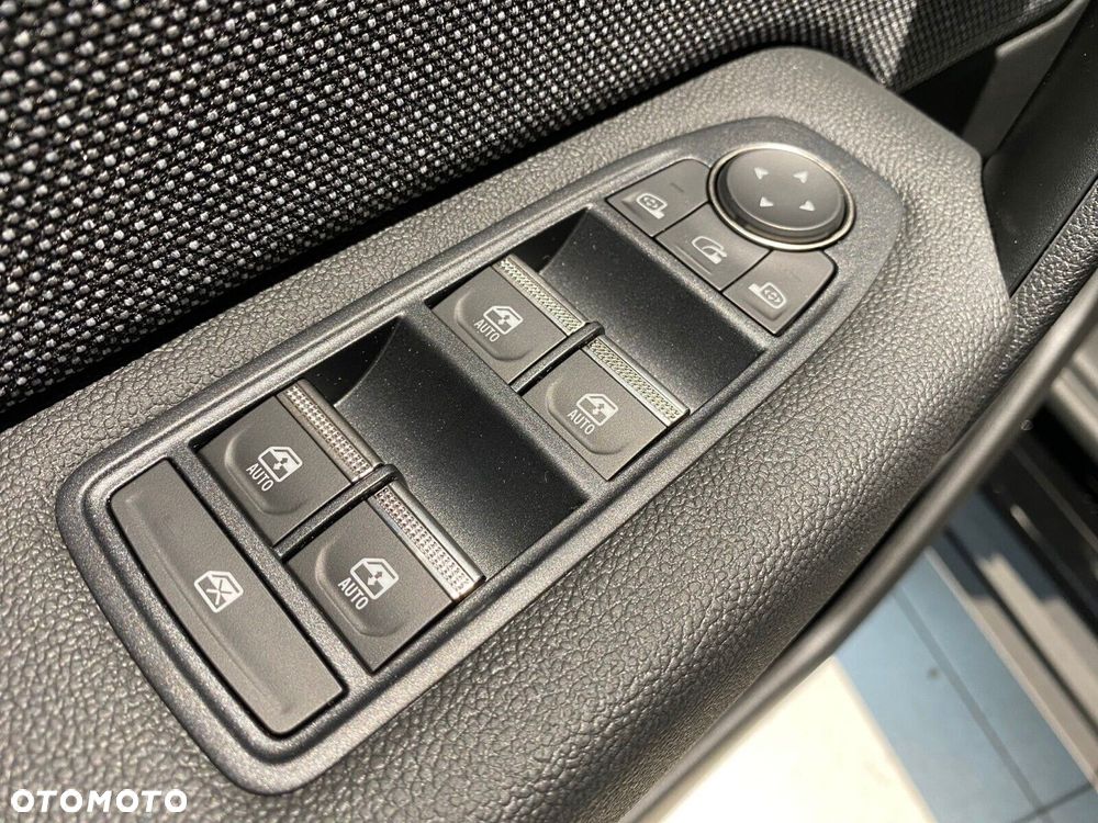 Mitsubishi Grandis - 12