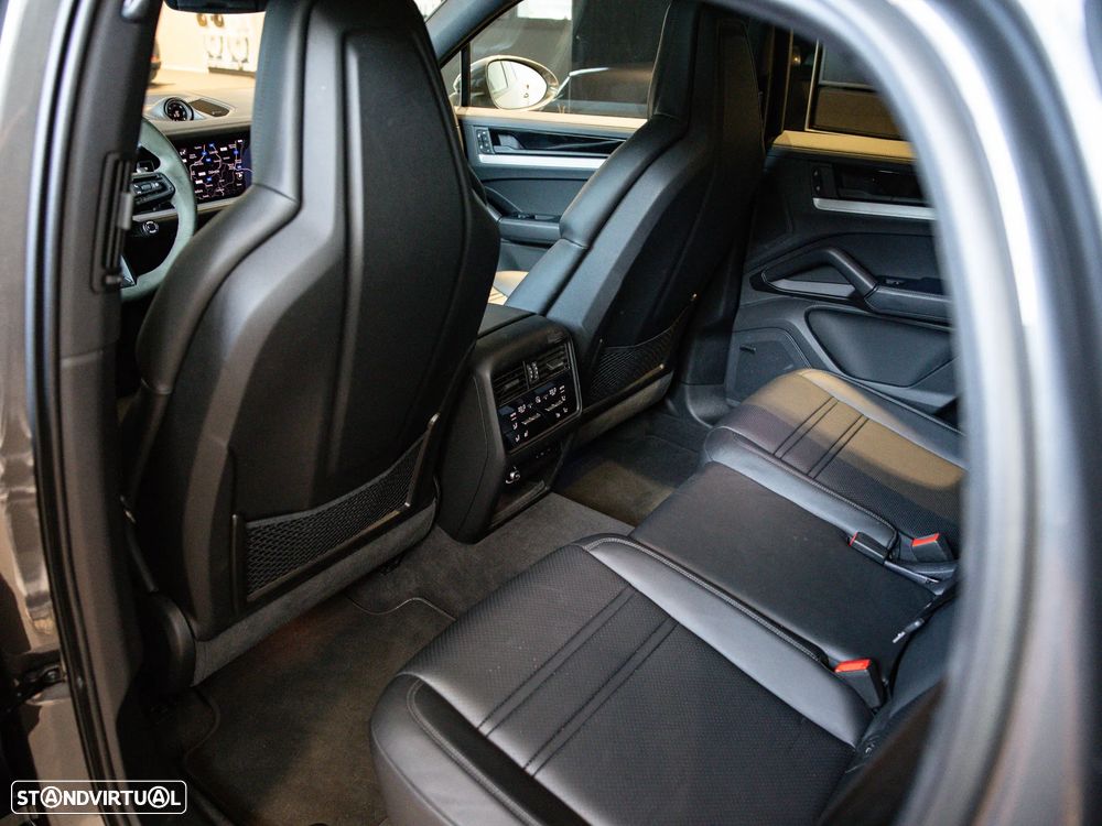 Porsche Cayenne Coupé E-Hybrid - 35
