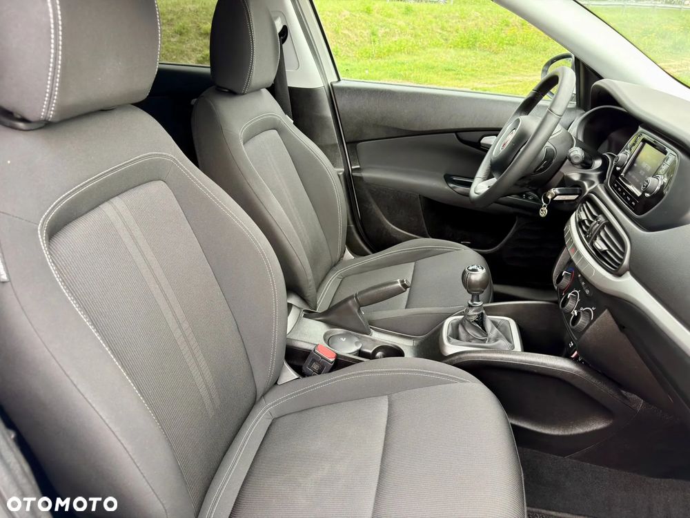 Fiat Tipo 1.4 T-Jet 16v Easy - 37
