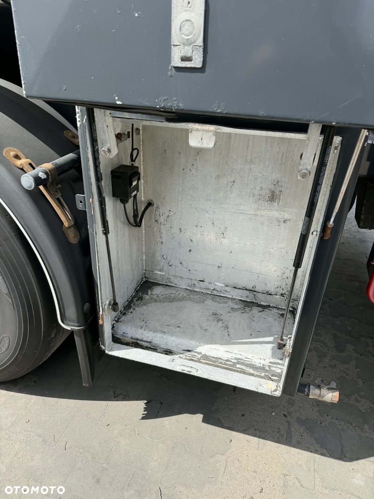 Setra/Kaessbohrer Cysterna z wydawką - 7