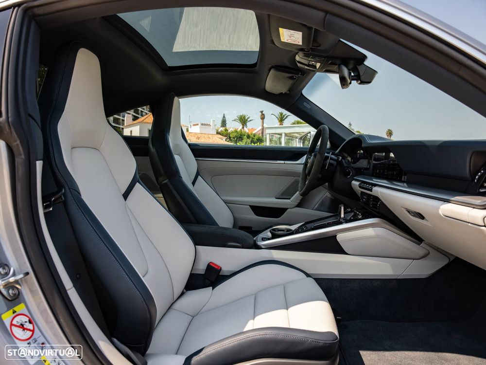 Porsche 911 (992) Carrera - 44