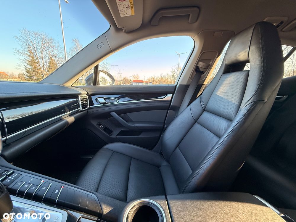 Porsche Panamera 4S - 16