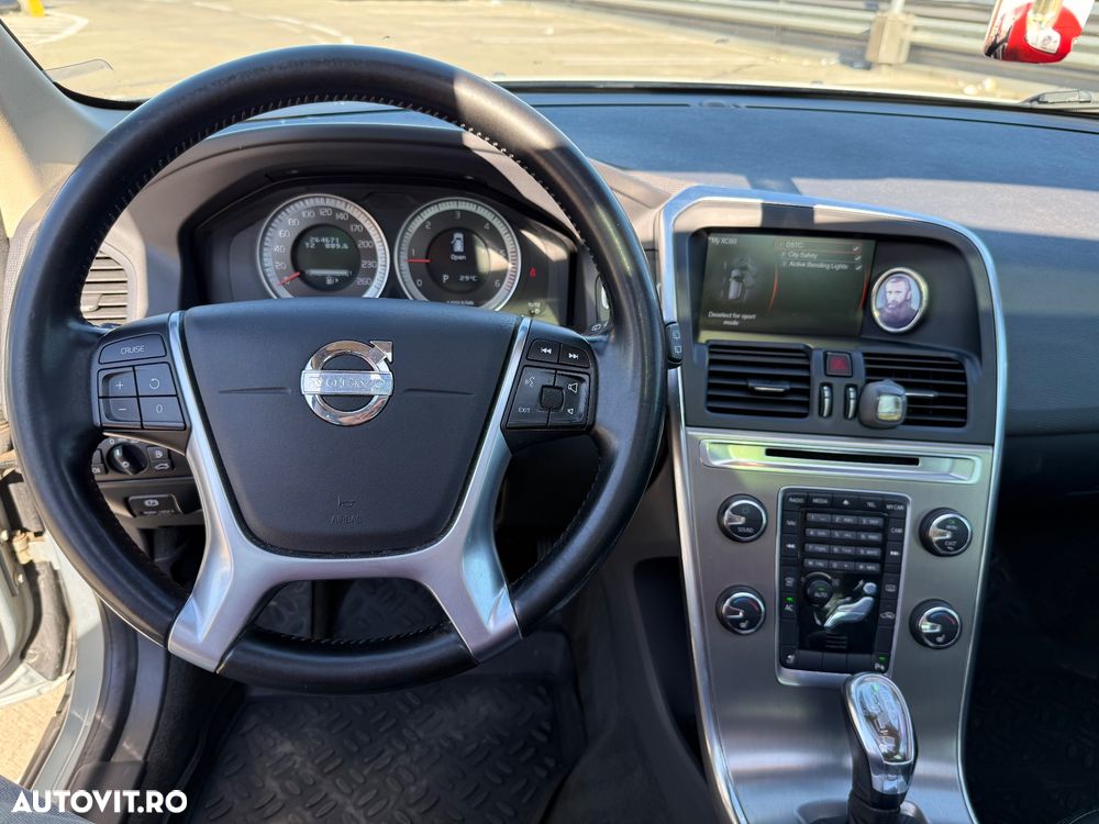 Volvo XC 60 D4 Momentum - 24