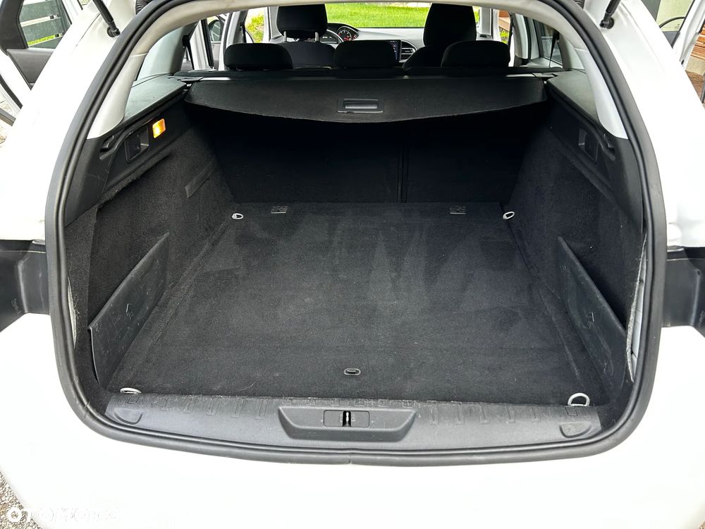 Peugeot 308 SW 1.6 BlueHDi Allure S&S - 11