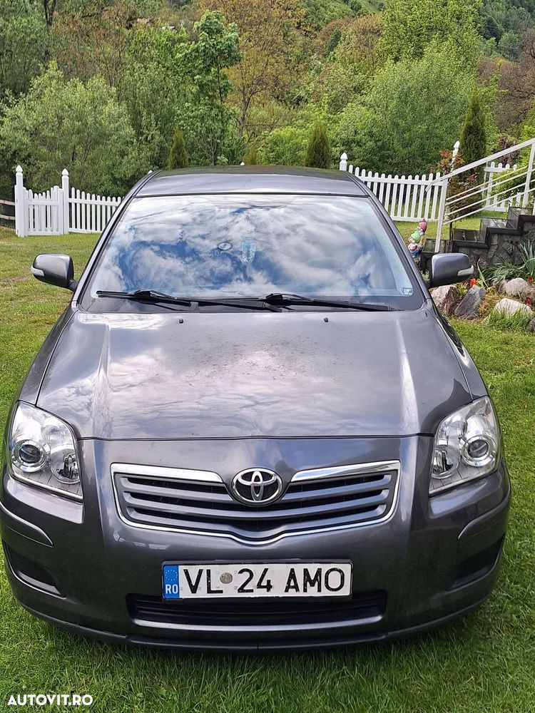 Toyota Avensis 1.6 Sedan Luna - 1