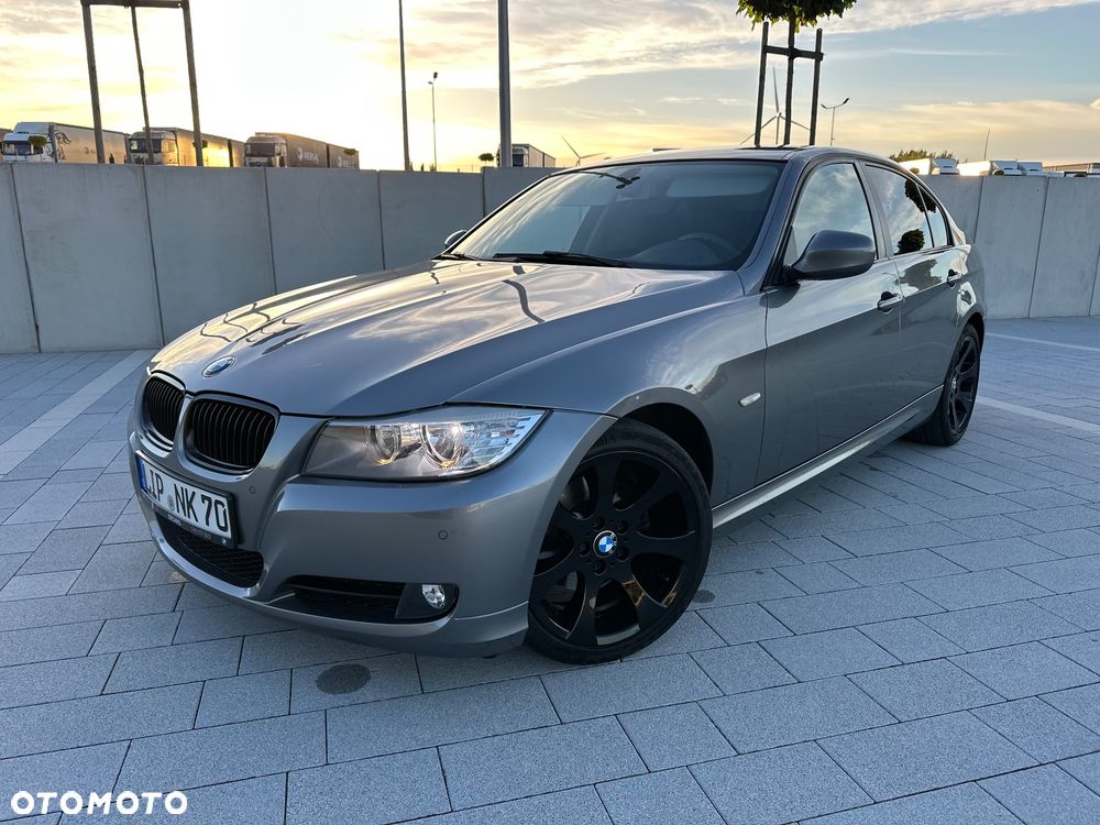 BMW 3 Series 2011 photo 2