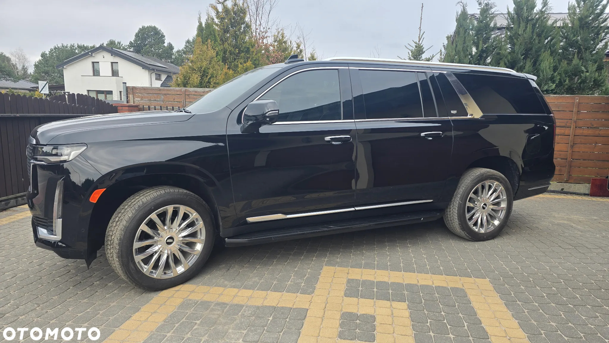 Cadillac Escalade - 2