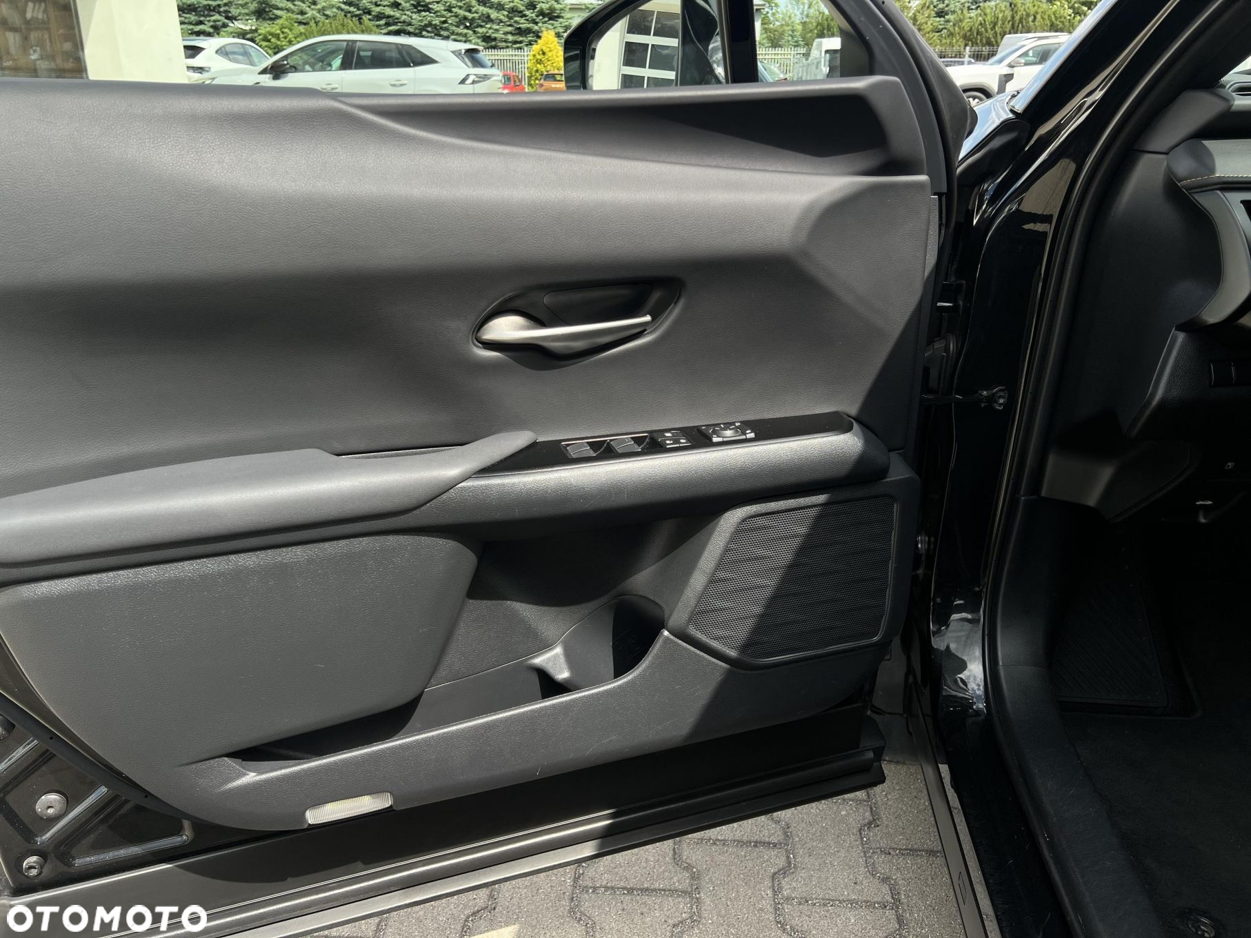 Lexus UX - 10