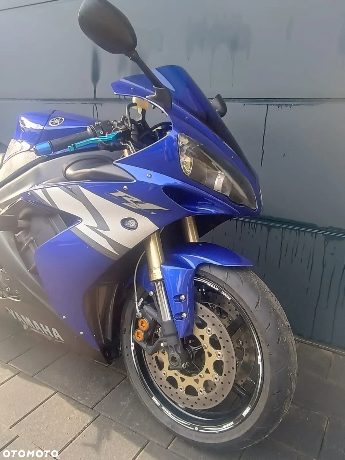 Yamaha R1 - 5