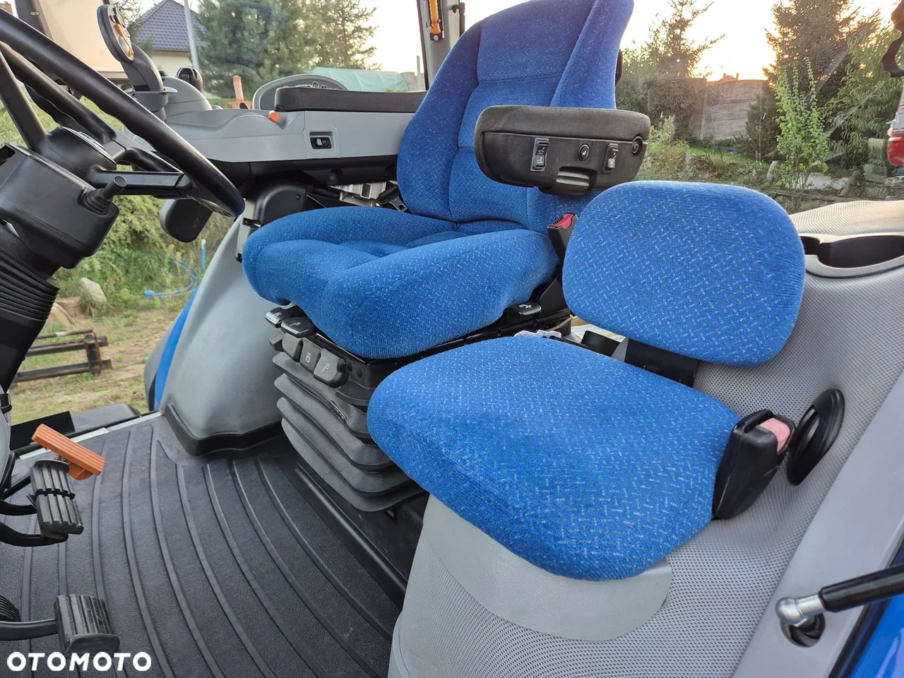 New Holland T8-300 BARDZO ŁADNY Duży traktor GPS - 21