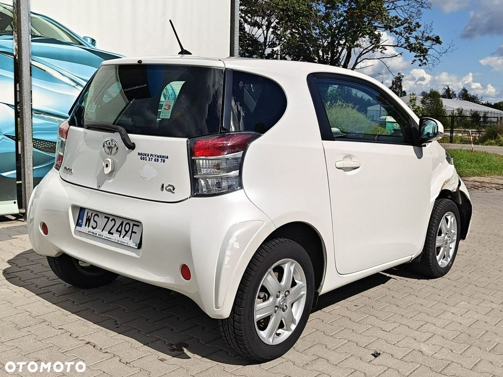 Toyota iQ - 5