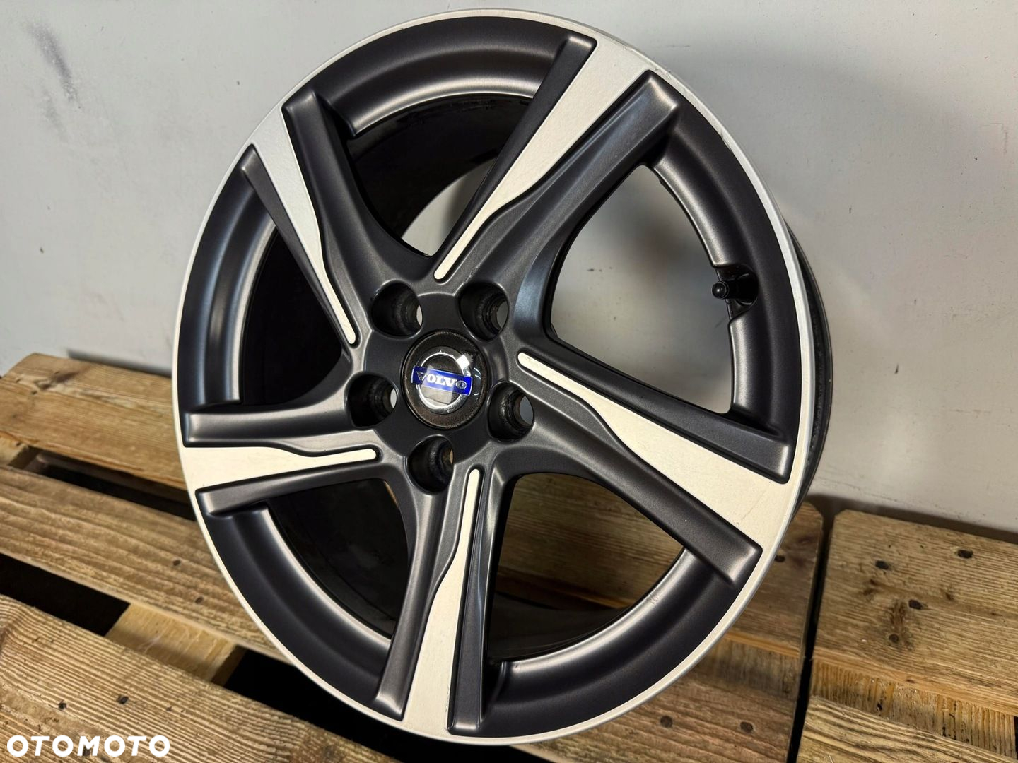 FELGA ALUMINIOWA VOLVO V40 II 2 16" 7.0 31423322 CALA LADNA ORYGINALNA - 2