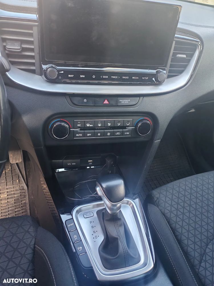 Kia Ceed - 11