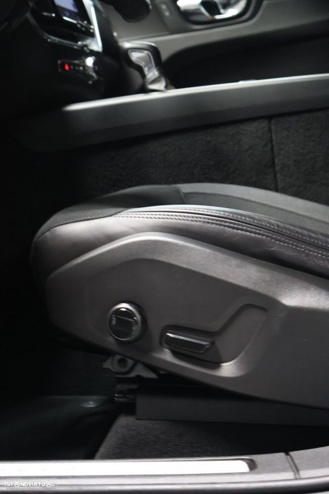 Volvo XC 60 D4 AWD Geartronic Momentum - 23