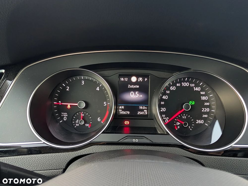 Volkswagen Passat 2.0 TDI SCR DSG - 34