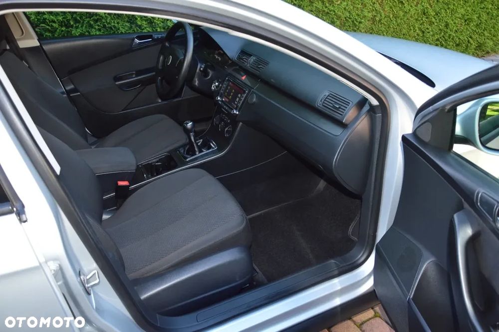 Volkswagen Passat 1.6 Trendline - 9