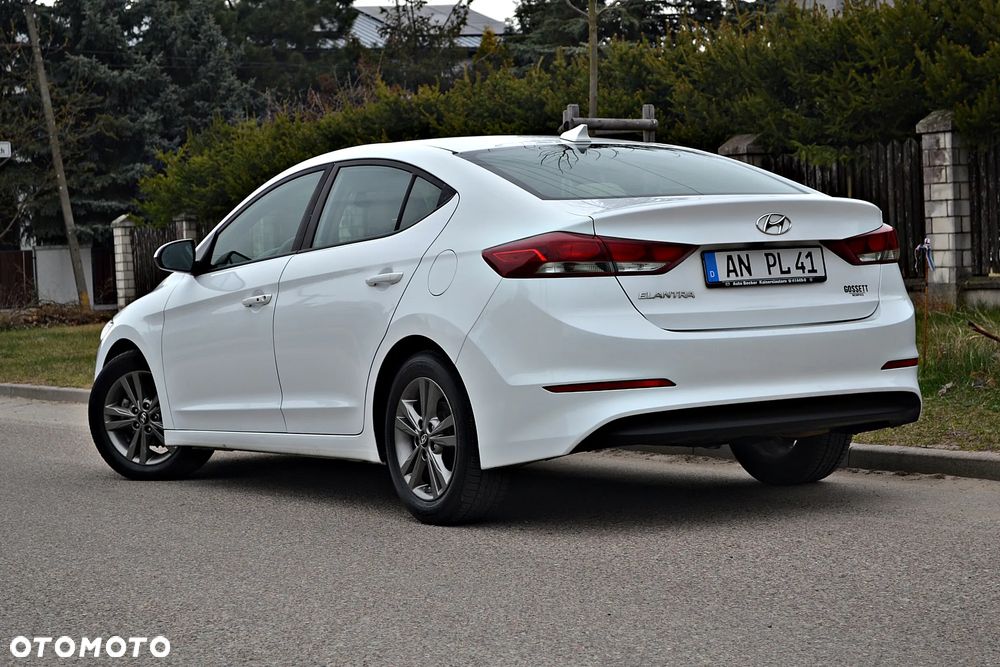 Hyundai Elantra - 9
