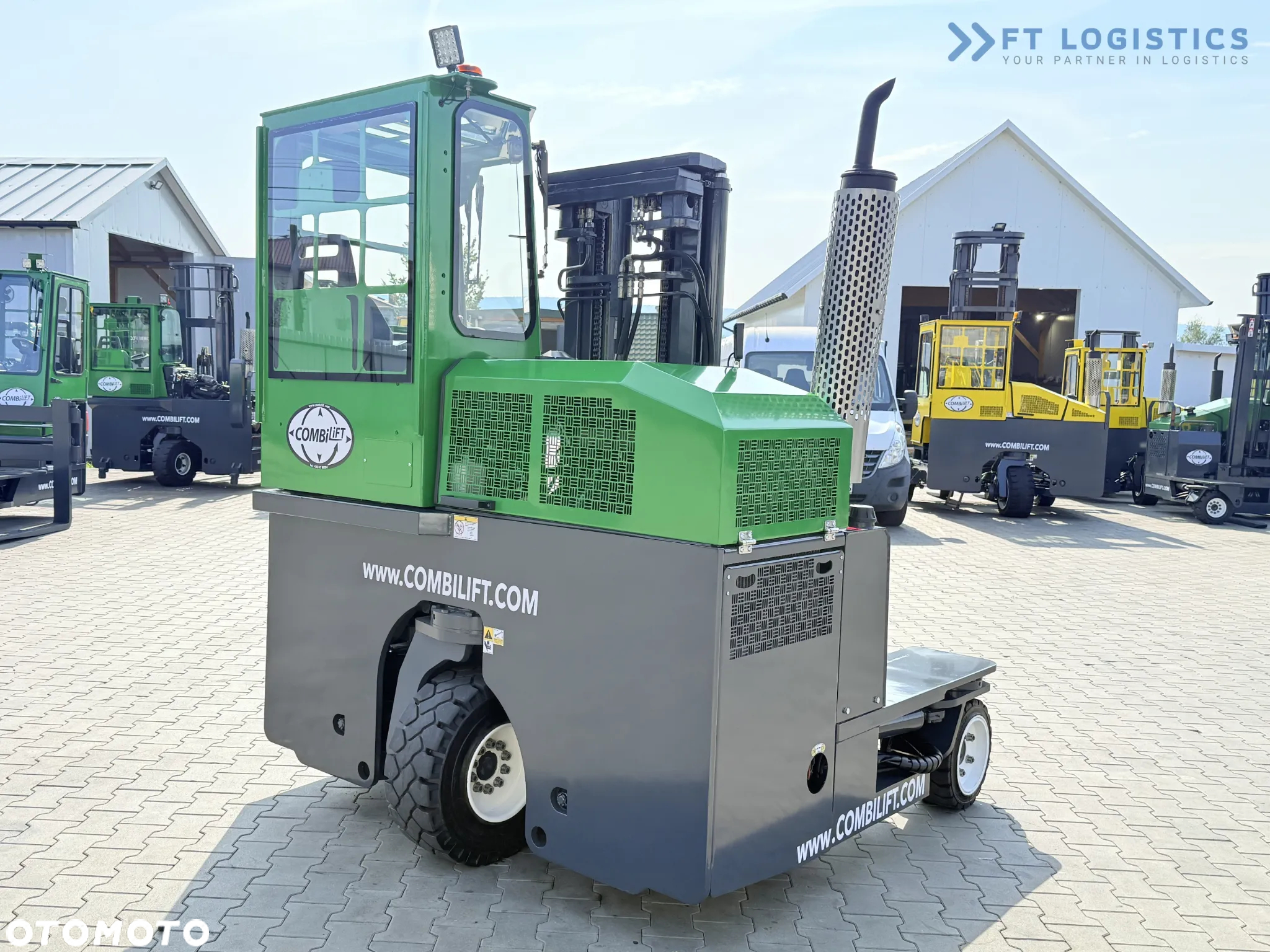 Combilift C2500 / GAS / TRIPLEX 4900MM / WOLNY SKOK /JEDYNE 2446 MOTOGODZIN /  POZYCJONER WIDEŁ / PEŁNA KABINA / STAN IDEALNY / Szeroka oferta wózków czterokierunkowych i bocznych, dopasowanych do różnorodnych potrzeb i zastosowań - 8
