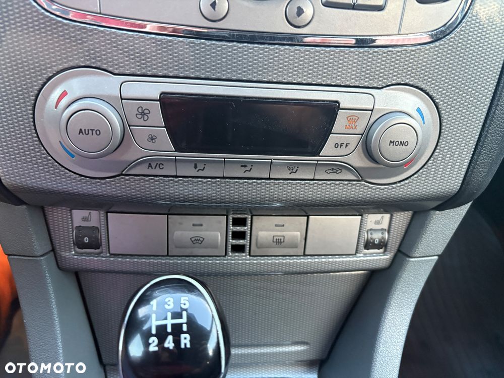 Ford Focus - 32