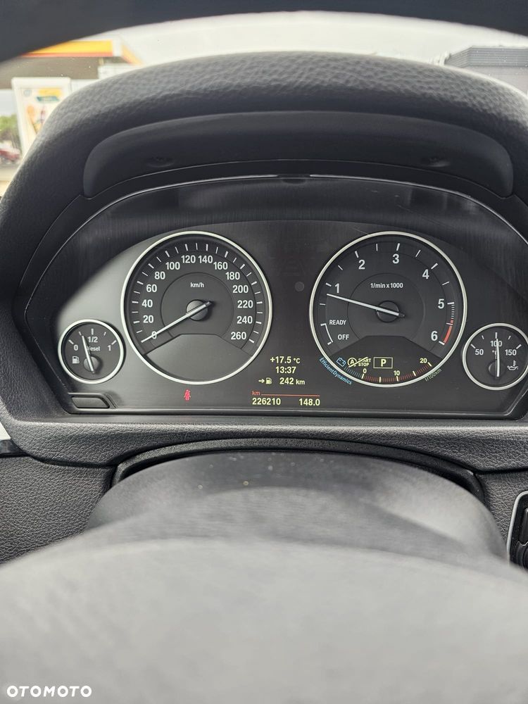 BMW Seria 3 318d Luxury Line - 15