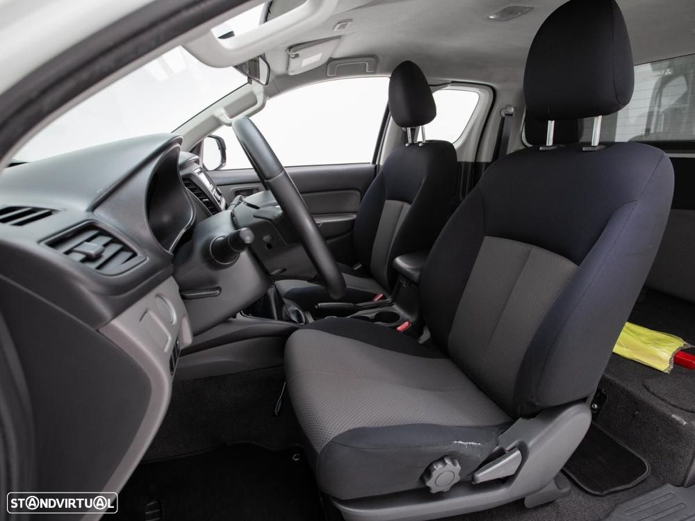 Mitsubishi L200 2.4 DI-D Club Invite 4WD c/iva - 8