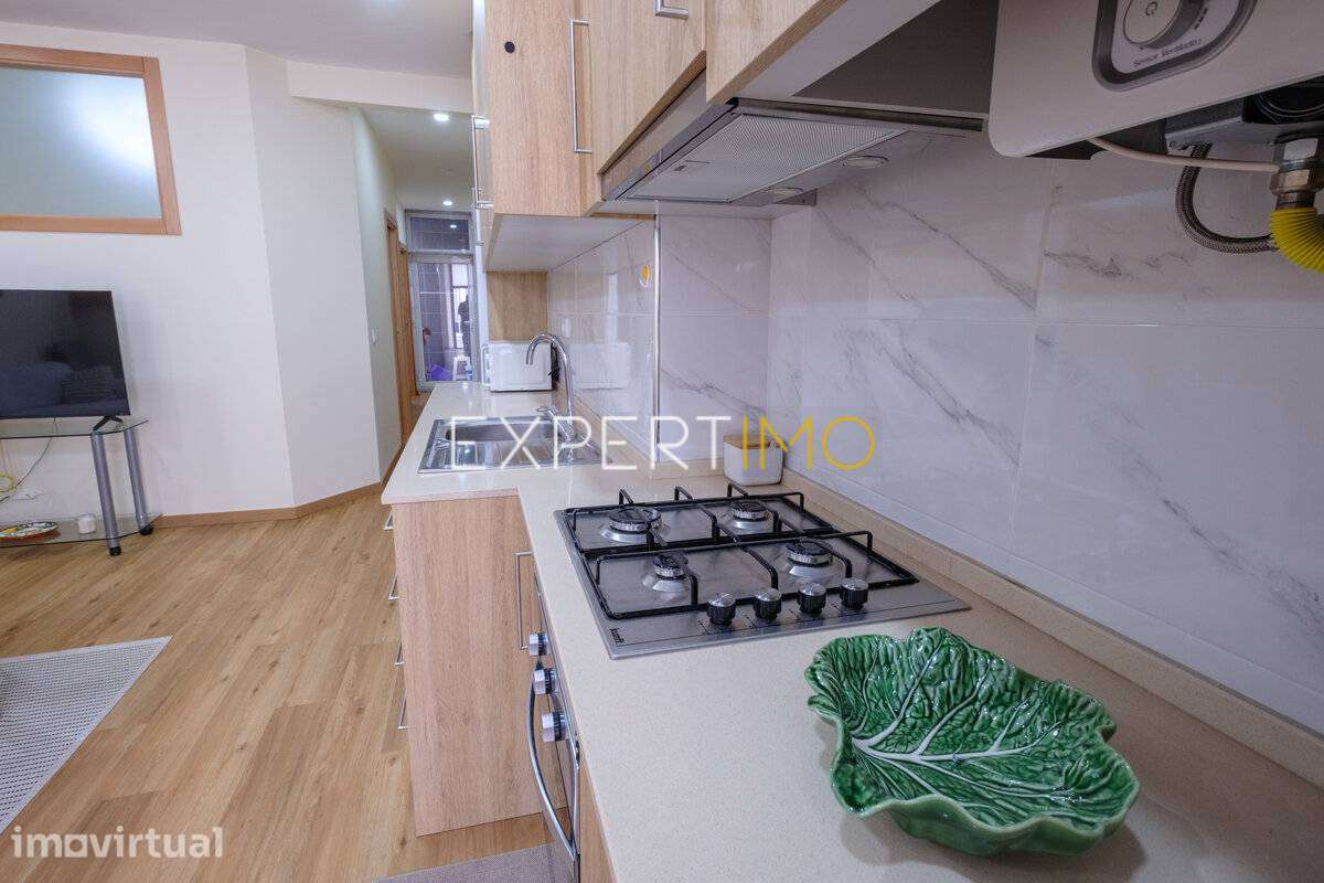 Moradia Renovada com 2 Apartamentos Independentes | Figueira da Foz - Grande imagem: 4/42