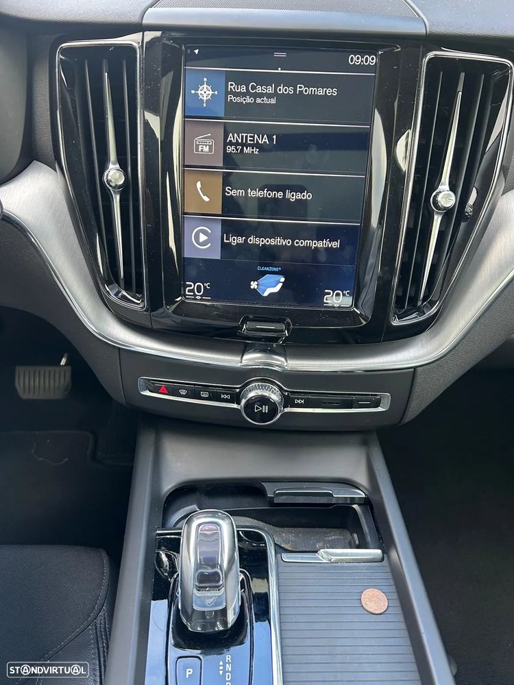 Volvo XC 60 2.0 T8 PHEV R-Design AWD - 17