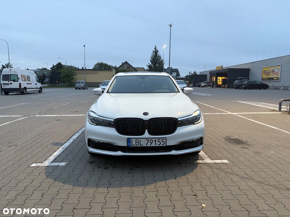 BMW Seria 7 740i - 17
