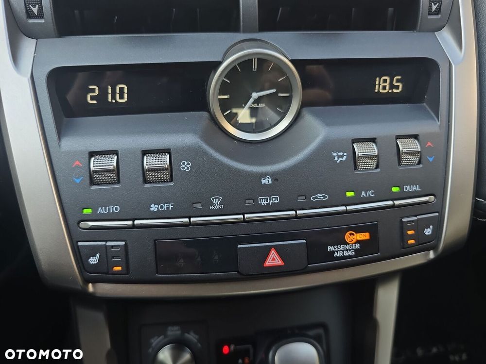 Lexus NX 300h Business Edition AWD - 23