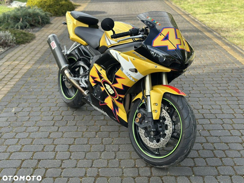 Yamaha R6 - 1
