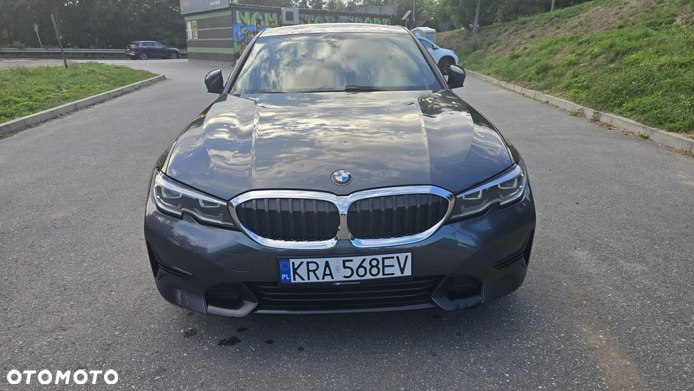 BMW Seria 3 330i Sport Line - 3