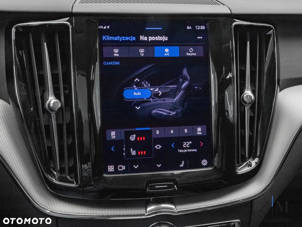 Volvo XC 60 B4 D AWD Plus Dark - 24