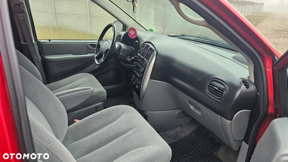 Chrysler Town & Country - 11