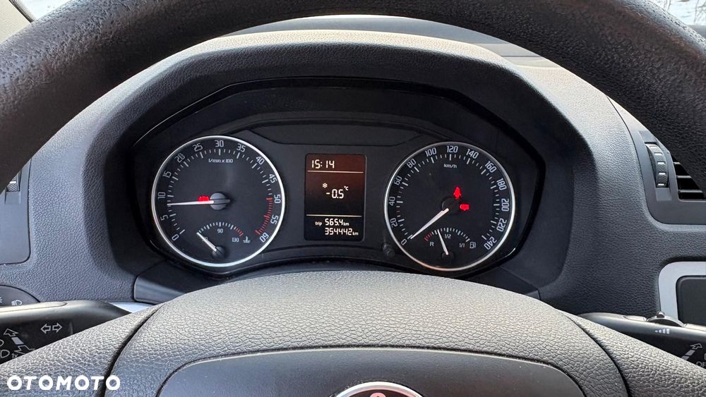 Skoda Octavia 1.6 TDI DPF Ambiente - 11