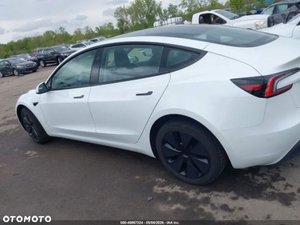 Tesla Model 3 - 6