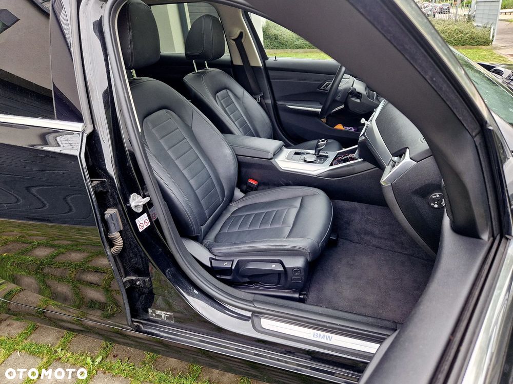 BMW Seria 3 320d xDrive Luxury Line - 31