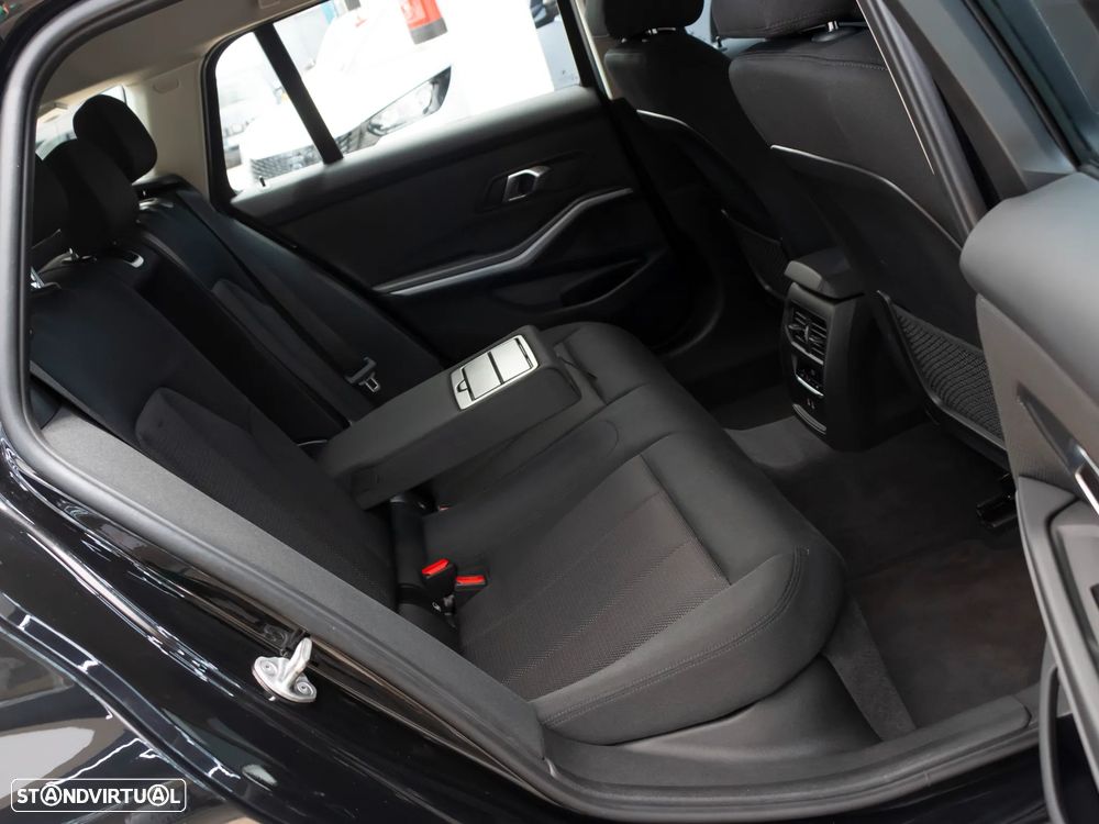 BMW 318 d Auto - 13