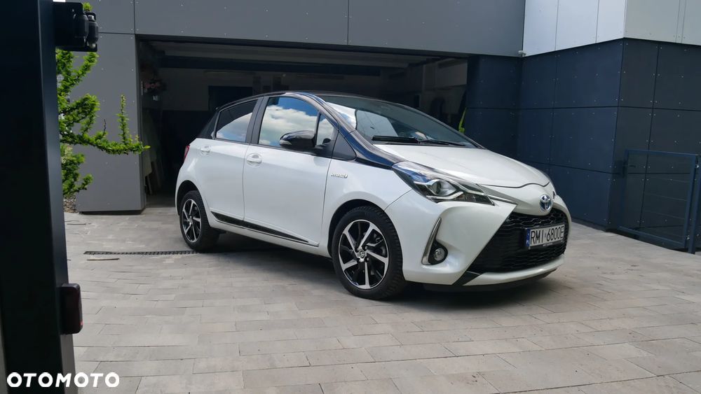 Toyota Yaris Hybrid 100 Selection Platinum - 1