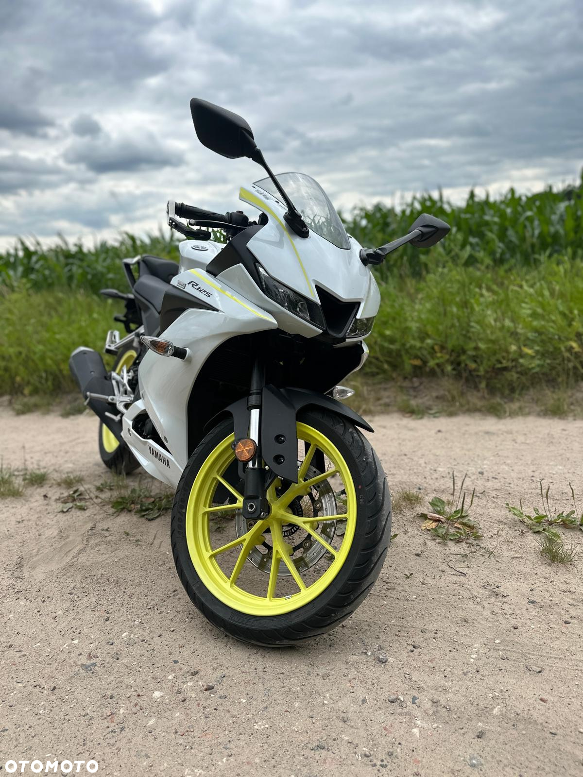 Yamaha YZF - 4