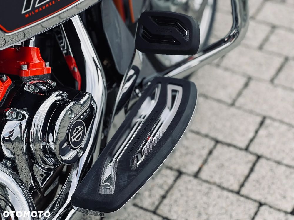 Harley-Davidson CVO Street Glide - 11
