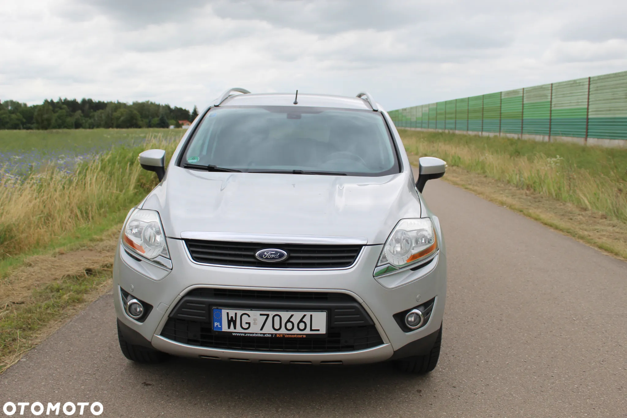 Ford Kuga 2.0 TDCi 2x4 Titanium - 2