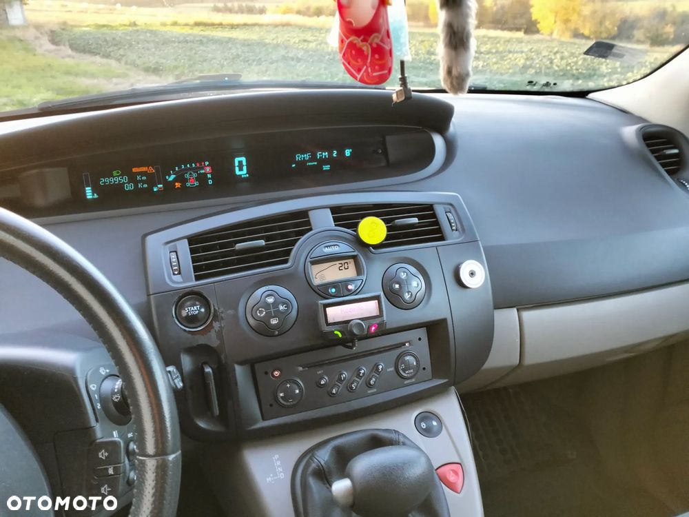 Renault Grand Scenic - 21